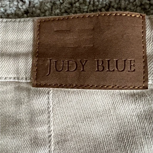 Judy Blue Women's Beige Straight Leg Jeans - Picture 4 of 4